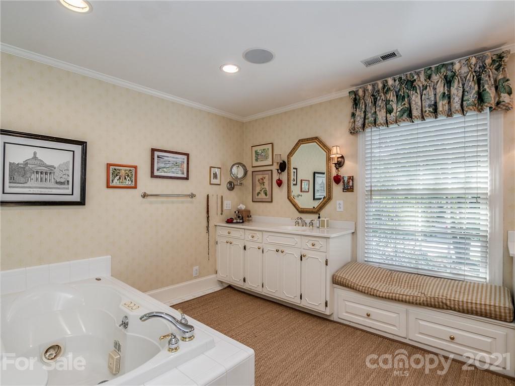 4311 Foxcroft Road Charlotte NC 28211