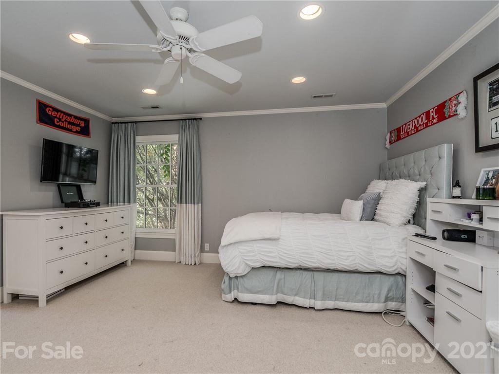 4311 Foxcroft Road Charlotte NC 28211