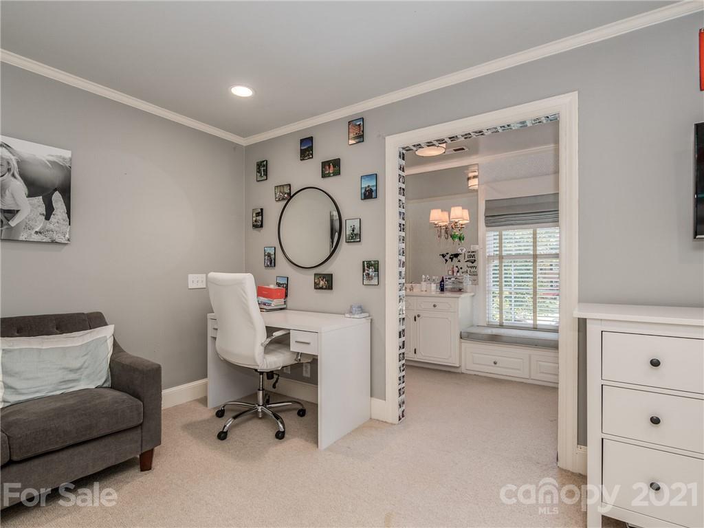 4311 Foxcroft Road Charlotte NC 28211