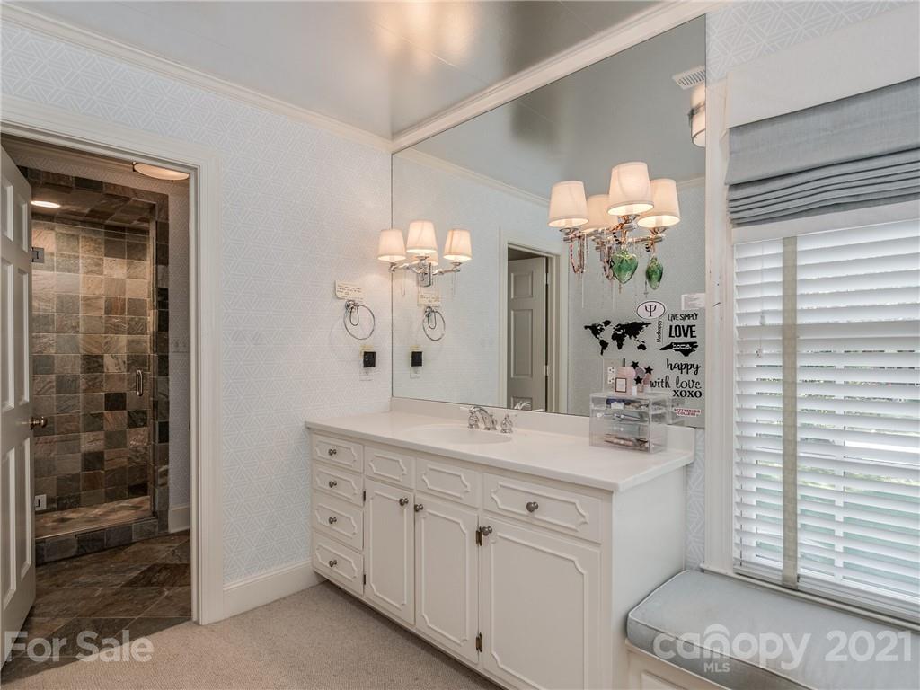 4311 Foxcroft Road Charlotte NC 28211