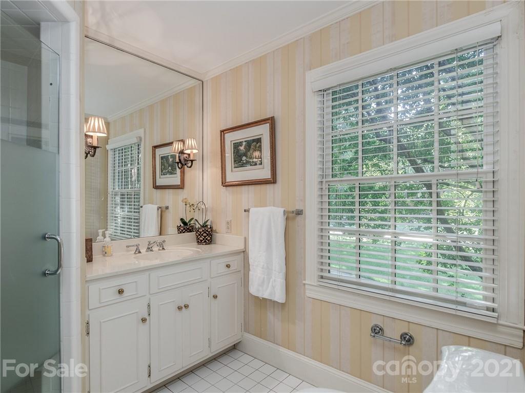 4311 Foxcroft Road Charlotte NC 28211