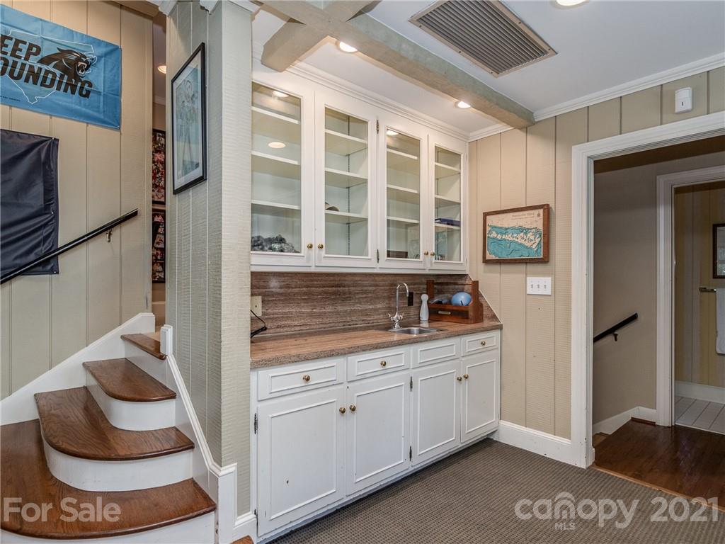 4311 Foxcroft Road Charlotte NC 28211