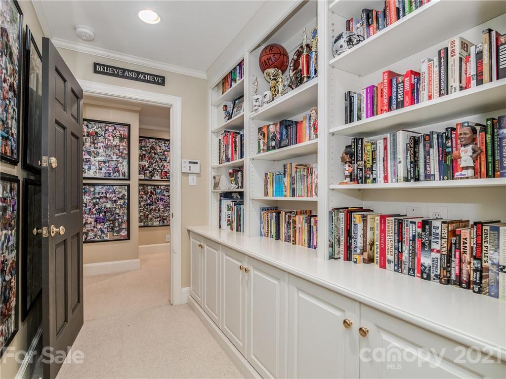 4311 Foxcroft Road Charlotte NC 28211