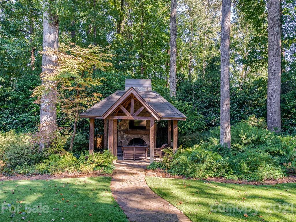 4311 Foxcroft Road Charlotte NC 28211