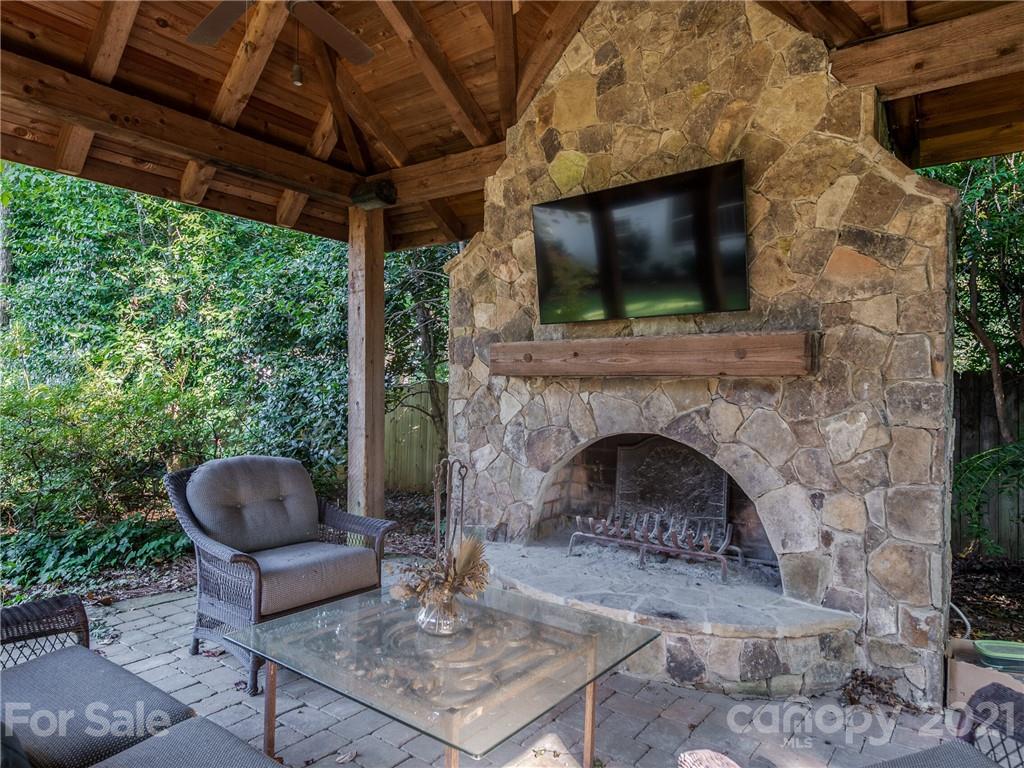 4311 Foxcroft Road Charlotte NC 28211