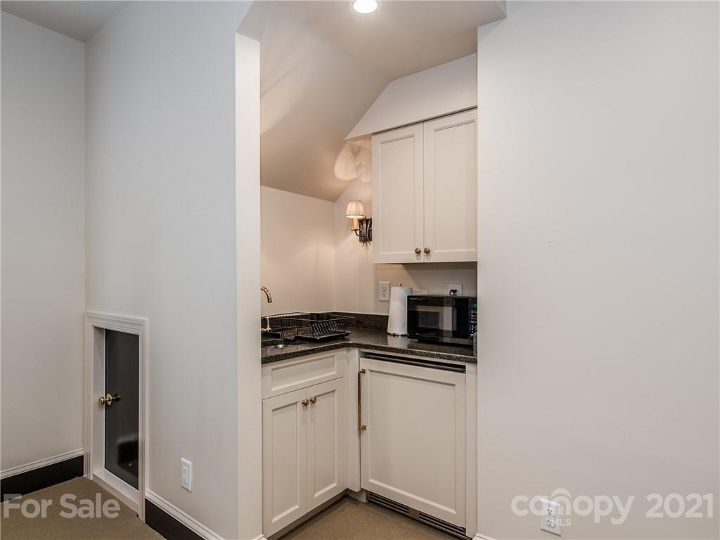 4311 Foxcroft Road Charlotte NC 28211
