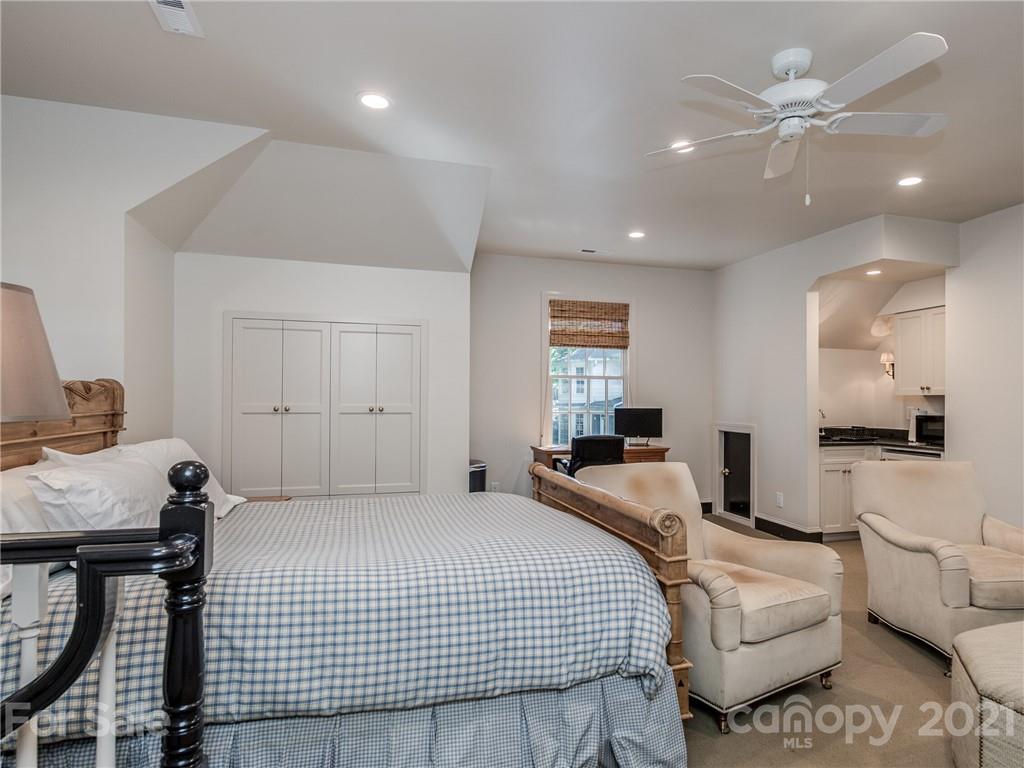 4311 Foxcroft Road Charlotte NC 28211