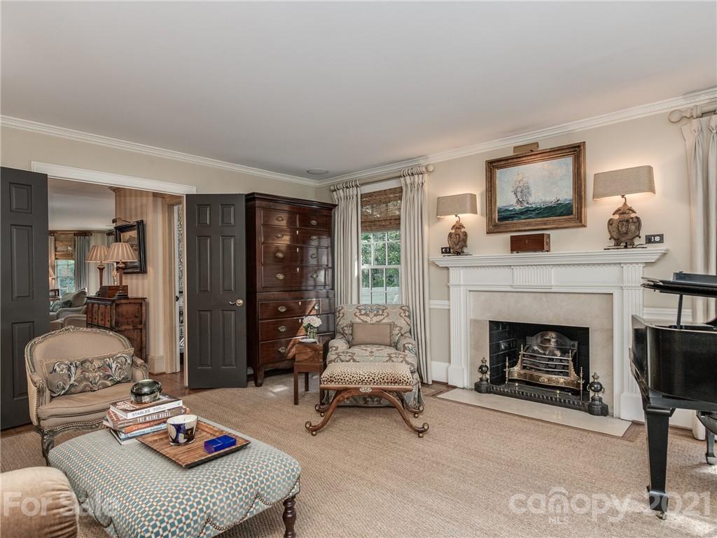 4311 Foxcroft Road Charlotte NC 28211