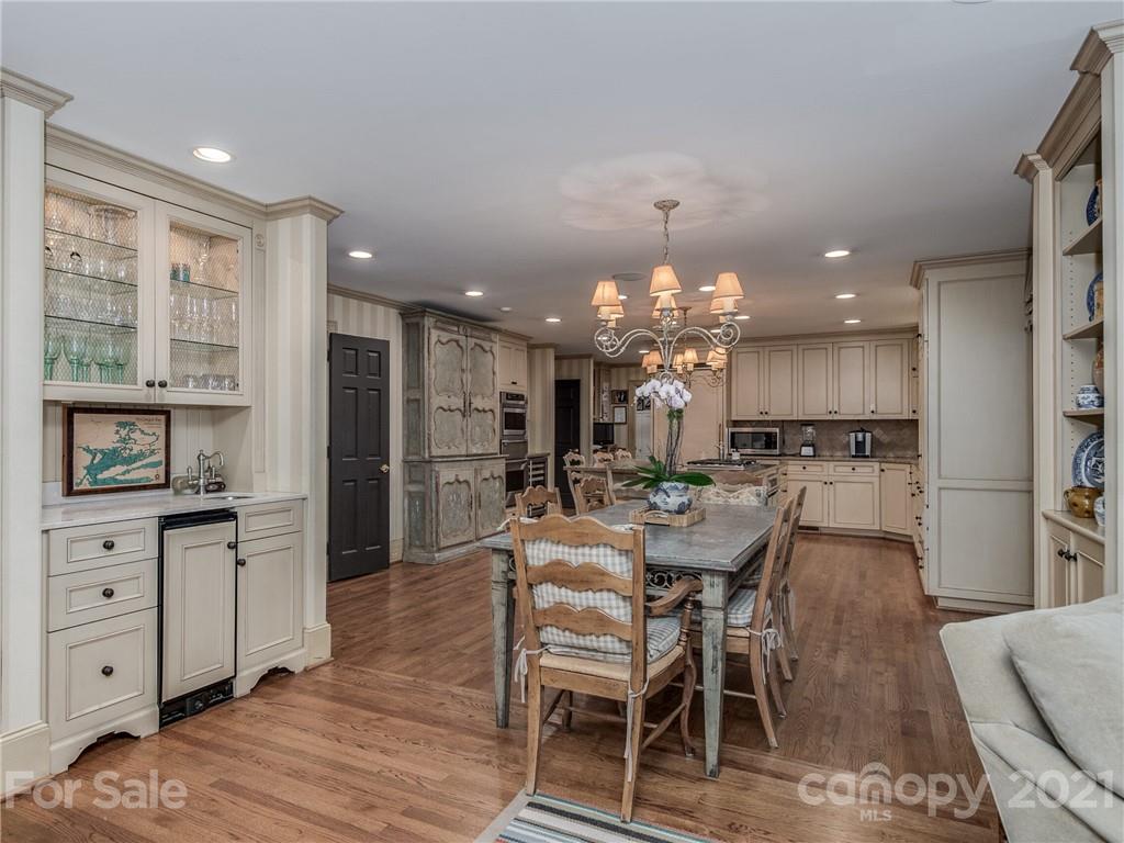 4311 Foxcroft Road Charlotte NC 28211