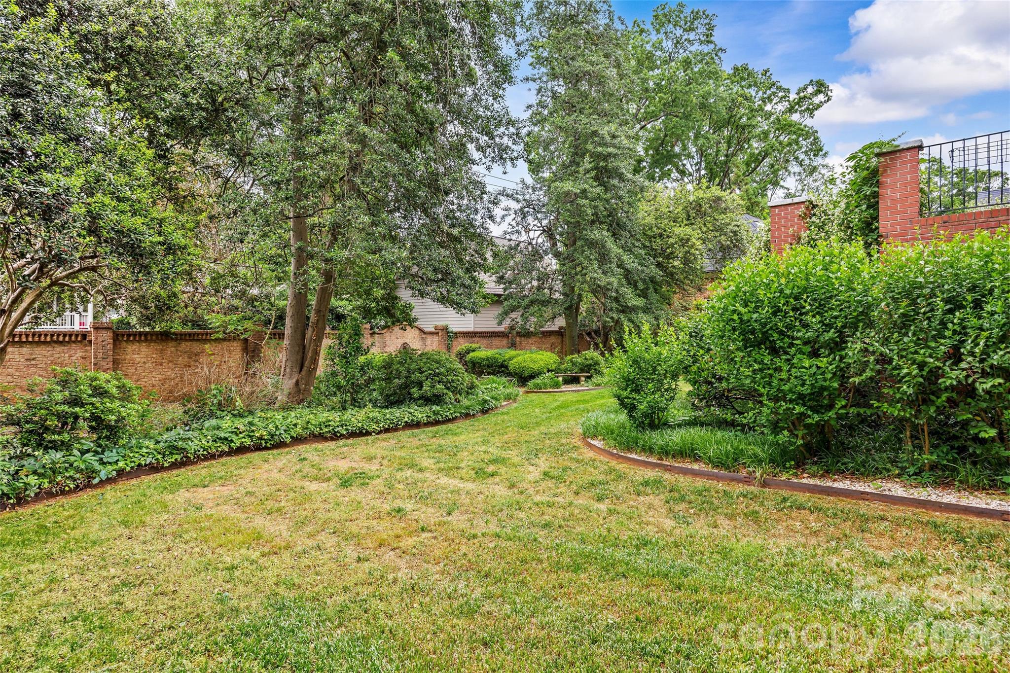 1858 Queens Road W Charlotte NC 28207