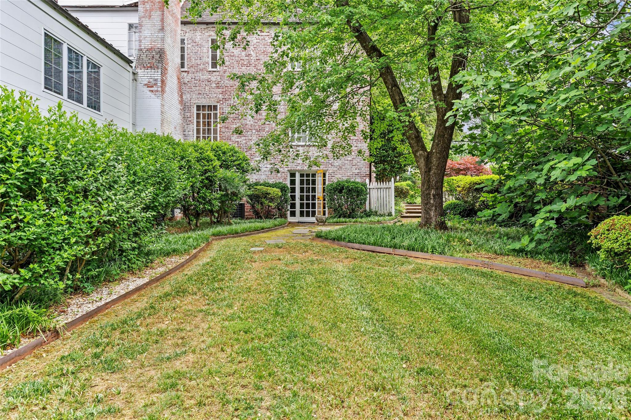 1858 Queens Road W Charlotte NC 28207