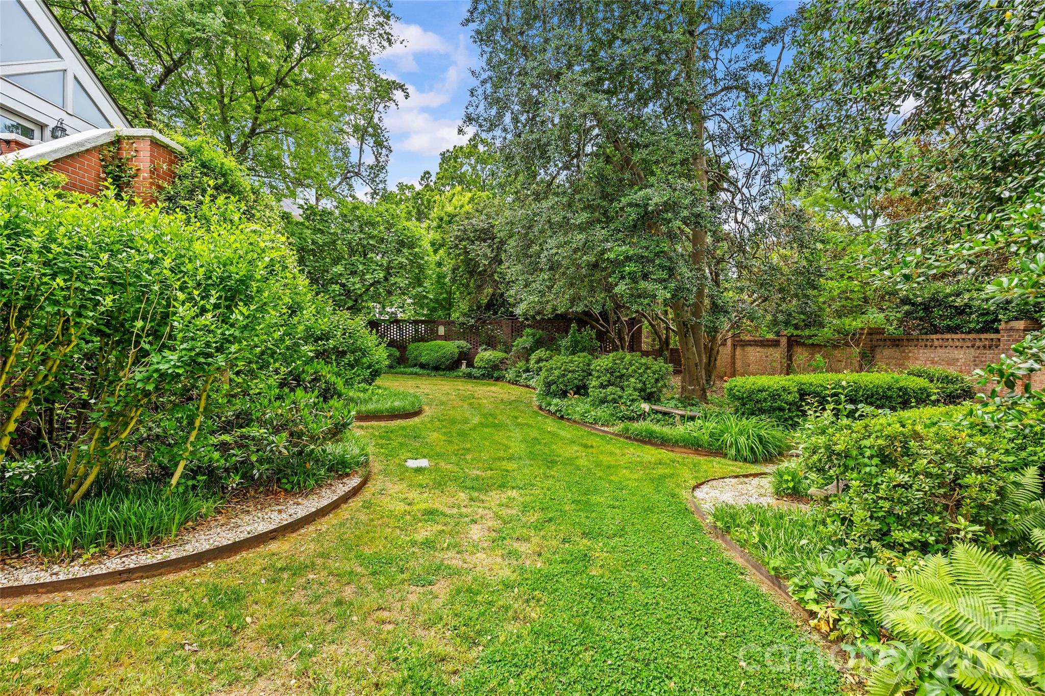 1858 Queens Road W Charlotte NC 28207