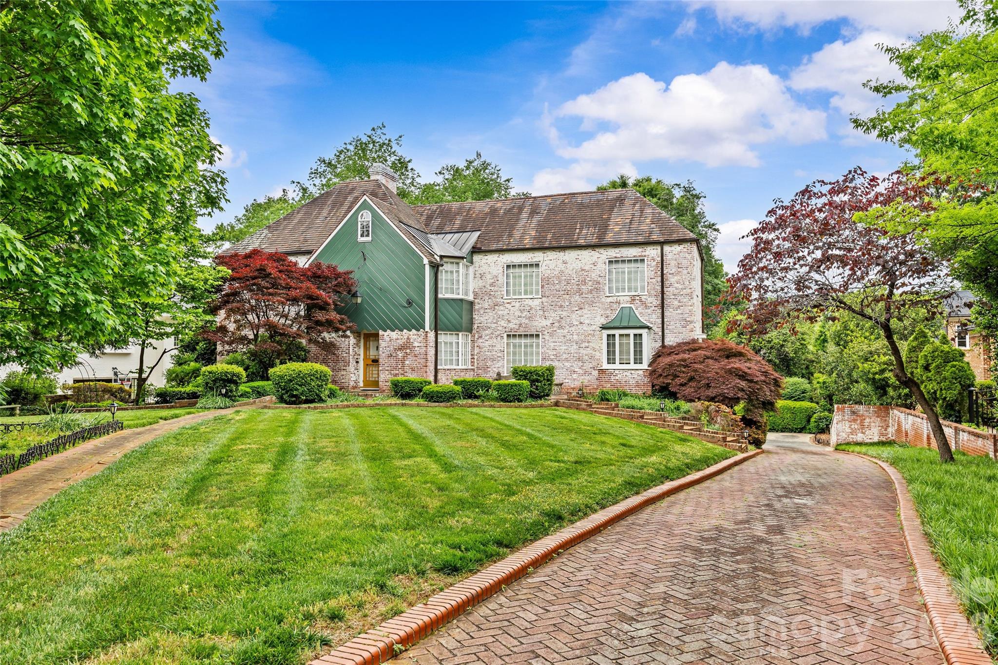1858 Queens Road W Charlotte NC 28207