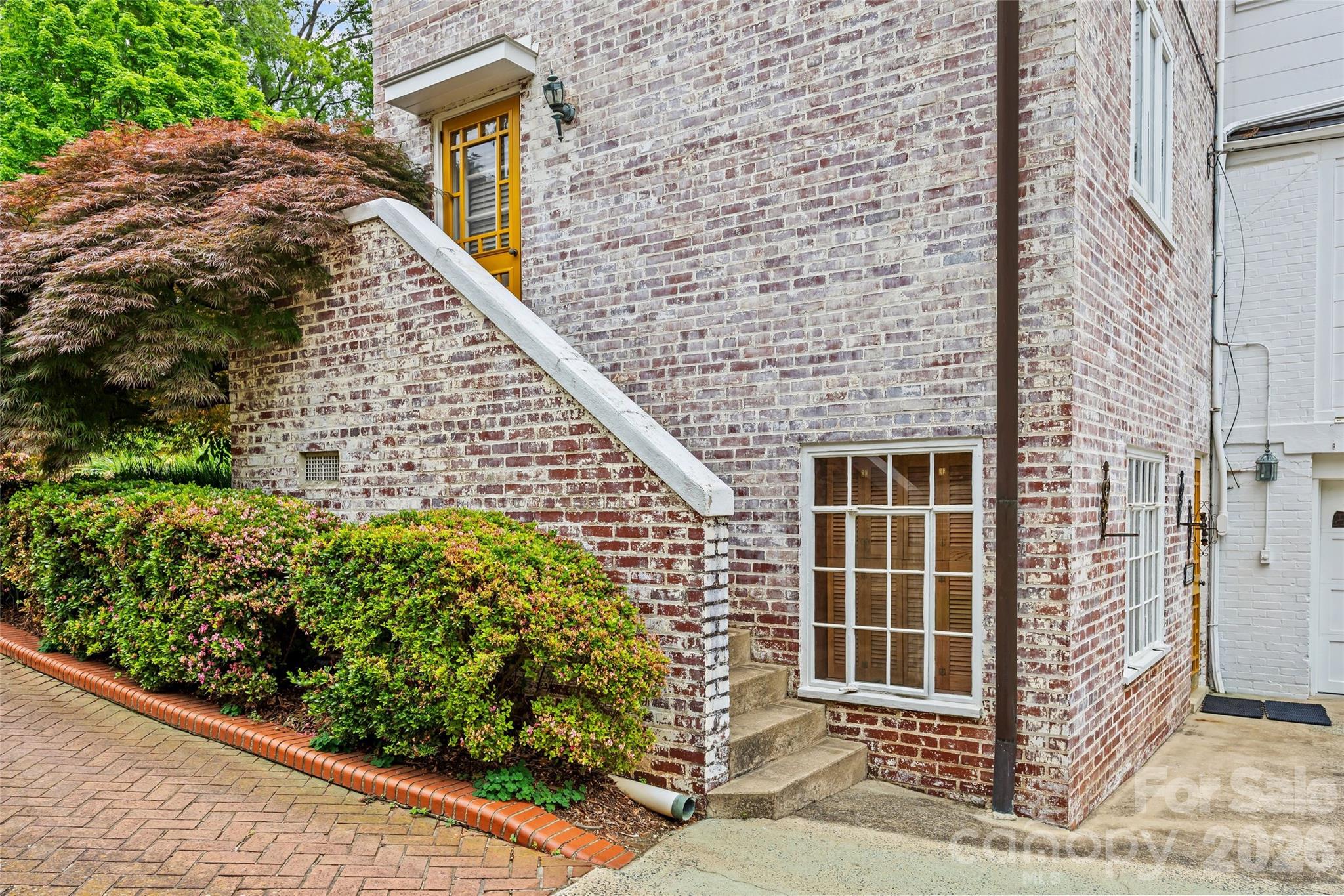 1858 Queens Road W Charlotte NC 28207