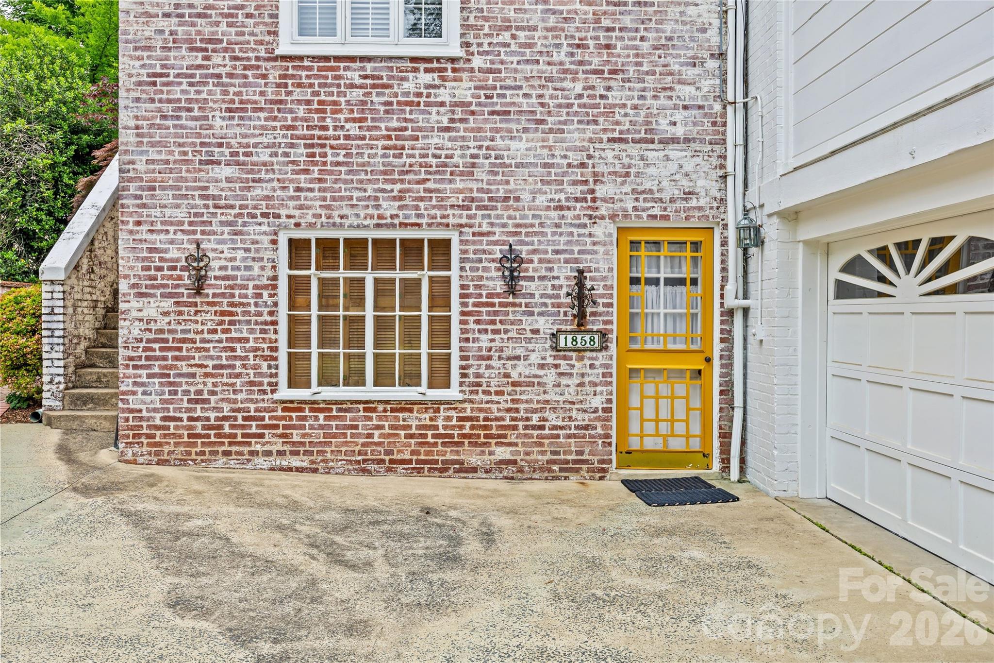 1858 Queens Road W Charlotte NC 28207