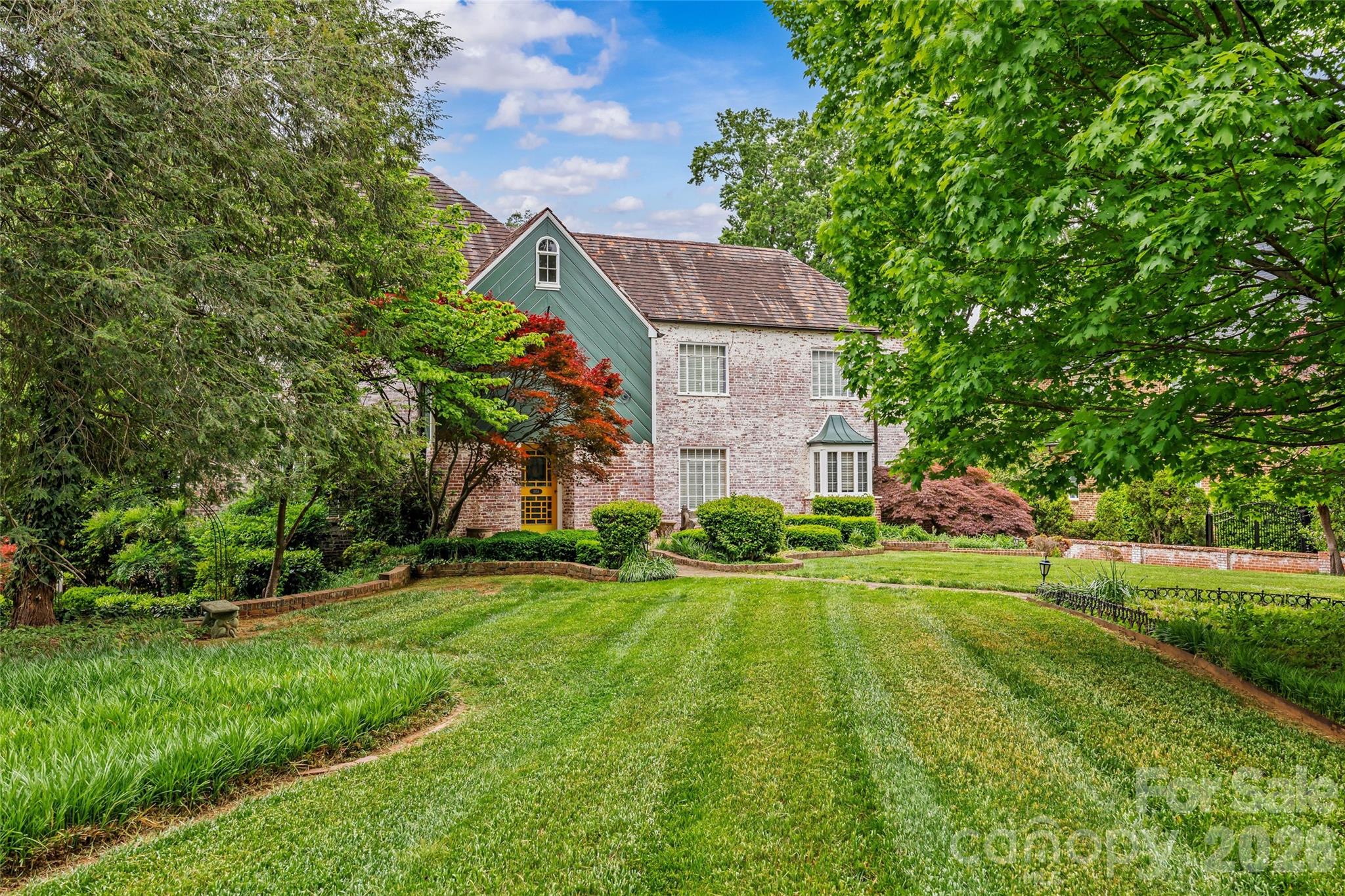 1858 Queens Road W Charlotte NC 28207