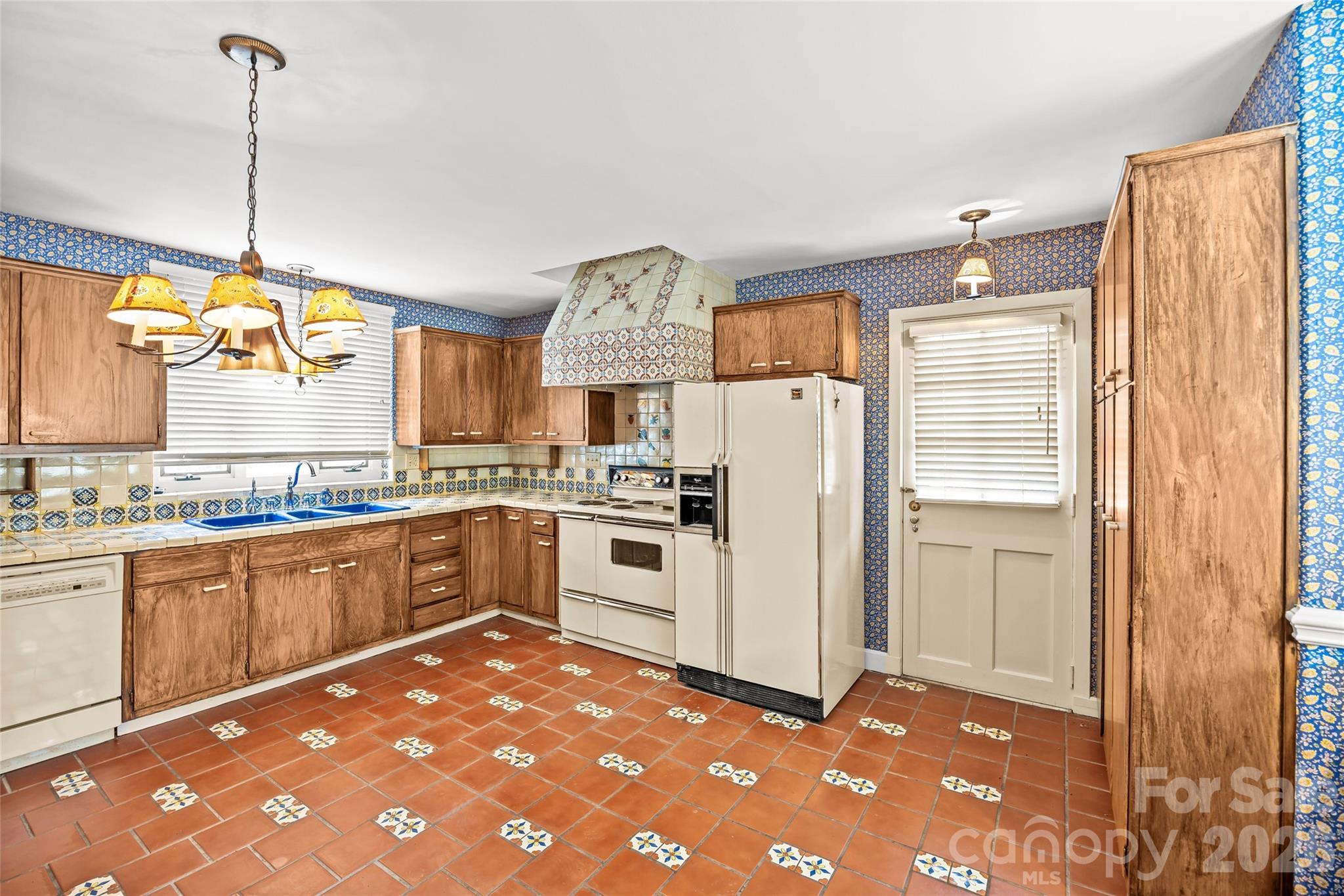 1858 Queens Road W Charlotte NC 28207
