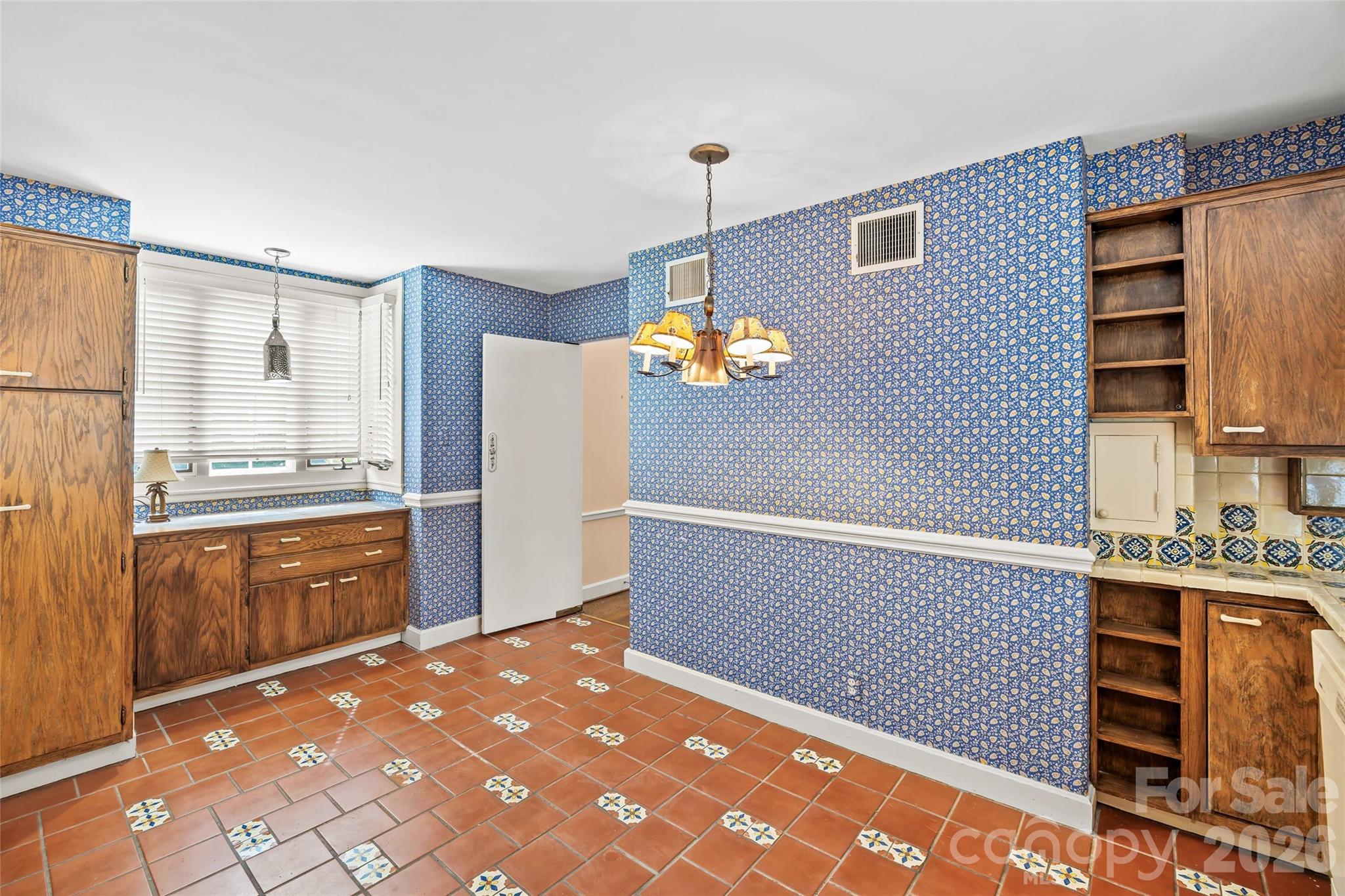 1858 Queens Road W Charlotte NC 28207
