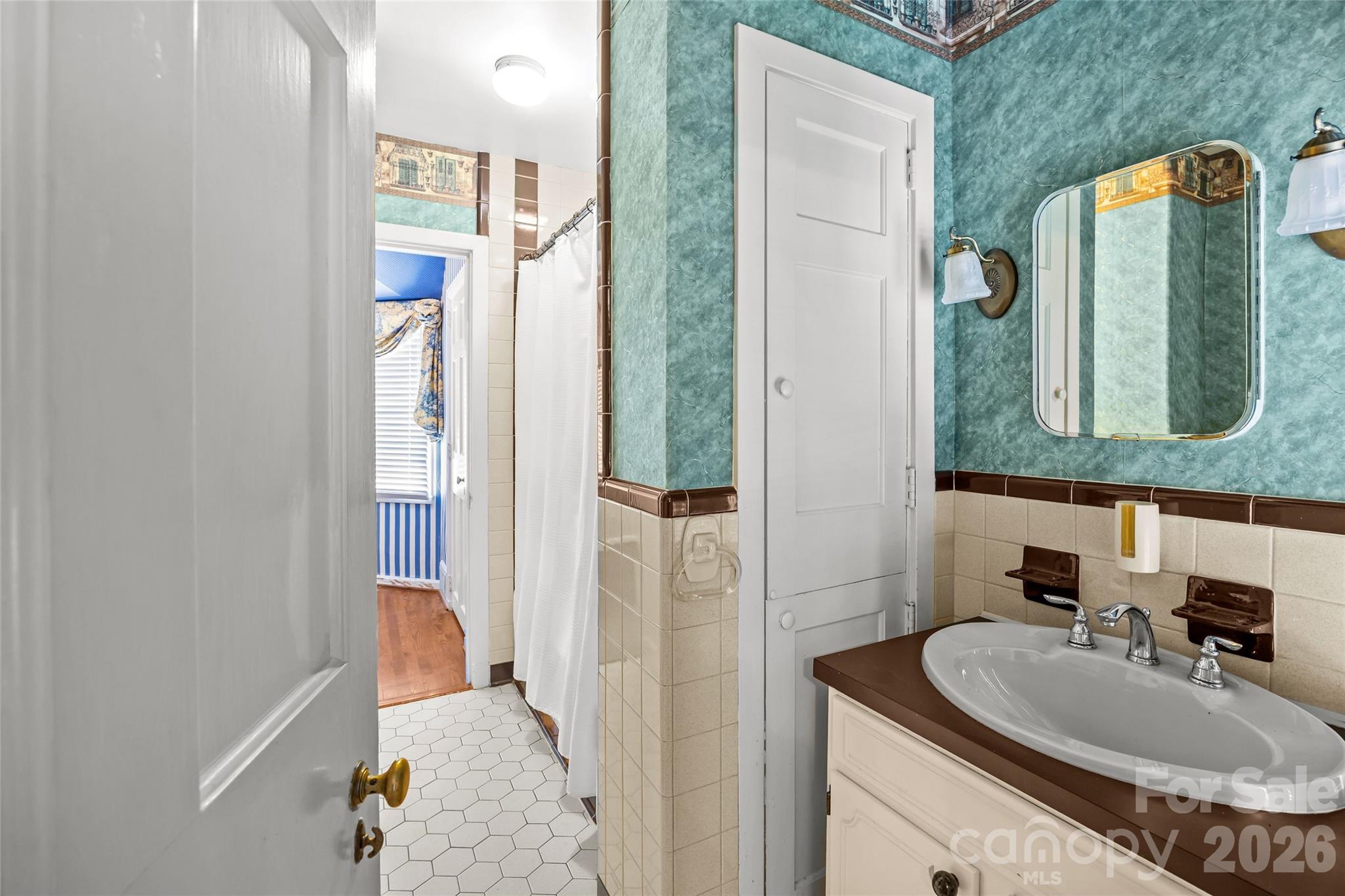 1858 Queens Road W Charlotte NC 28207
