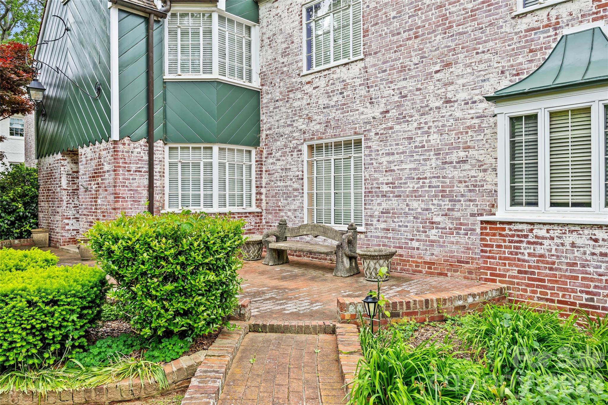 1858 Queens Road W Charlotte NC 28207