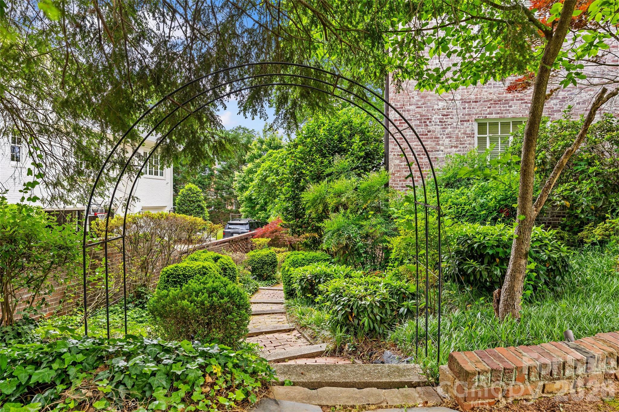 1858 Queens Road W Charlotte NC 28207