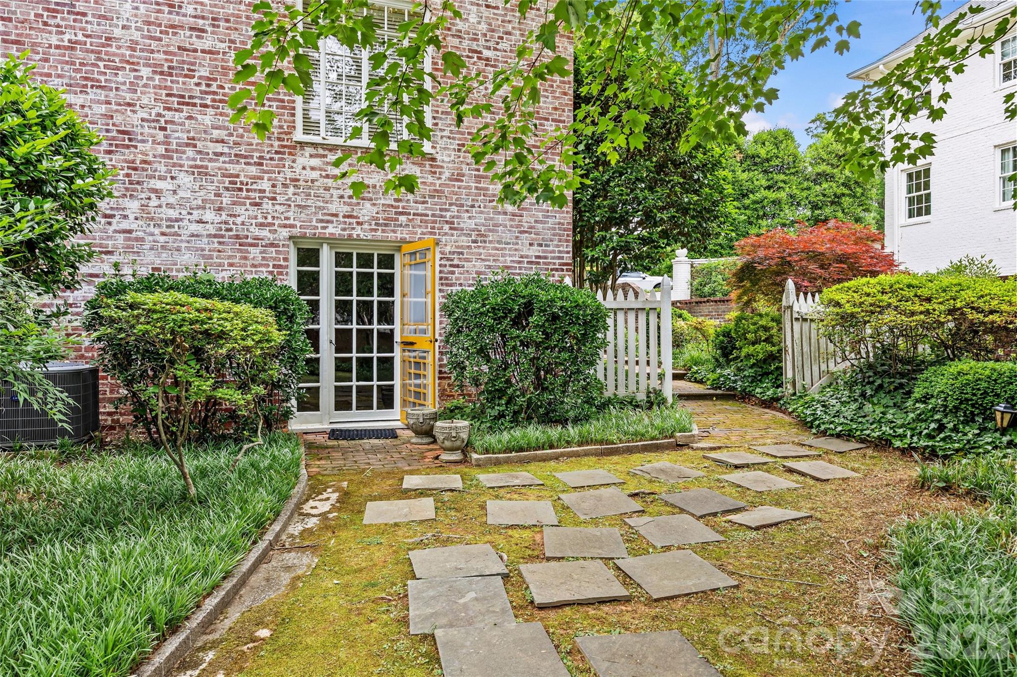 1858 Queens Road W Charlotte NC 28207
