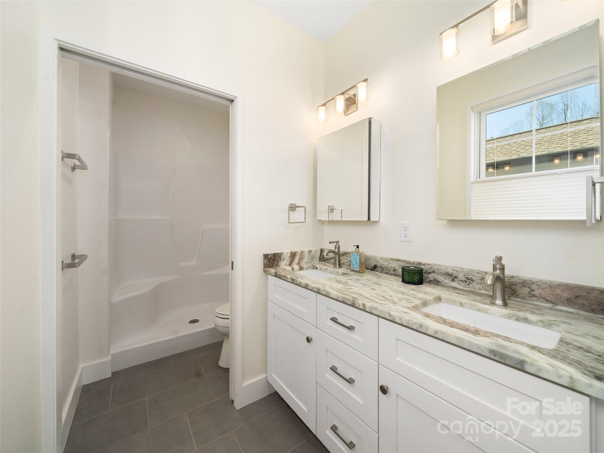 43 Skyvue Court Saluda NC 28773