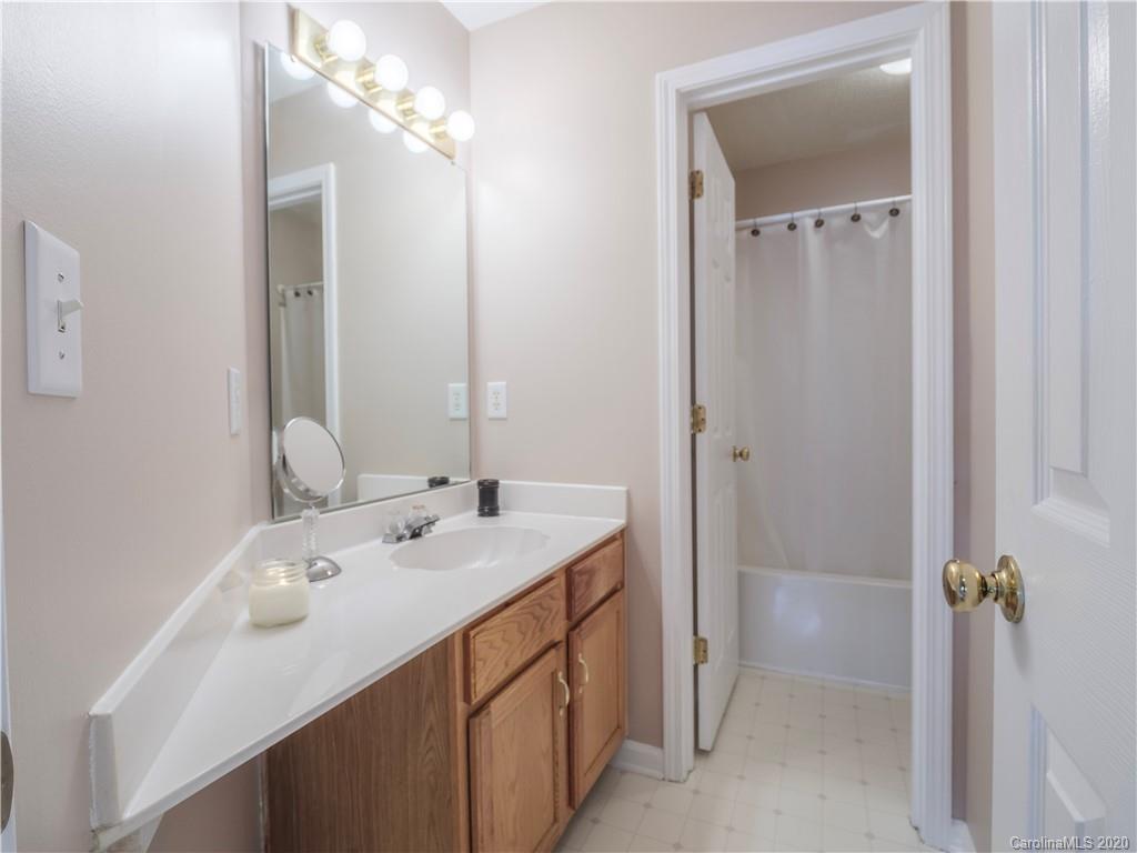 9916 Sandman Lane Charlotte NC 28216