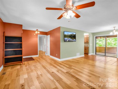 156 Deer Run Hendersonville NC 28739