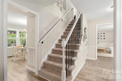 8124 Red Cap Lane Charlotte NC 28270