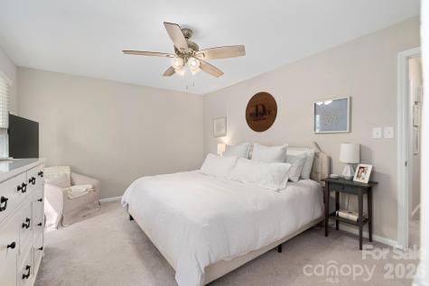8124 Red Cap Lane Charlotte NC 28270