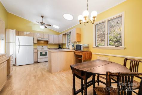 31 Covewood Road Asheville NC 28805