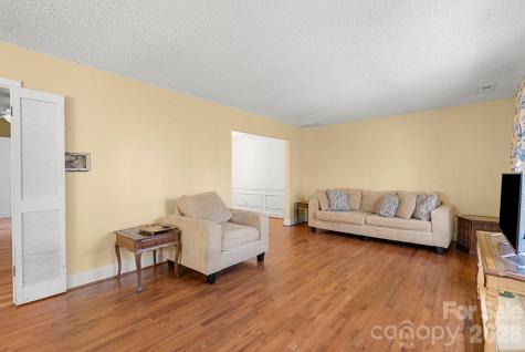 33 Fairfield Drive Candler NC 28715