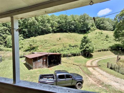 2087 Henry Road Sylva NC 28779