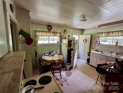 2087 Henry Road Sylva NC 28779