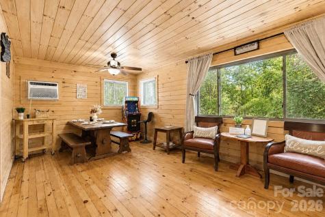 319 Blue Ridge Parkway Bryson City NC 28713