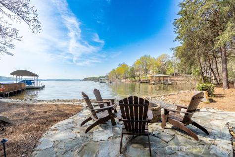 144 Moss Bank Court New London NC 28127
