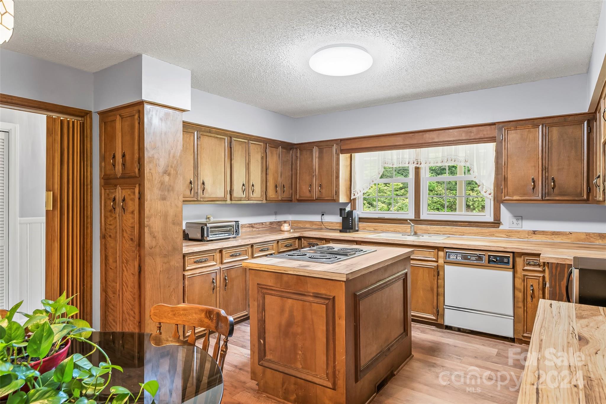 1128 Old Clear Creek Road Marion NC 28752