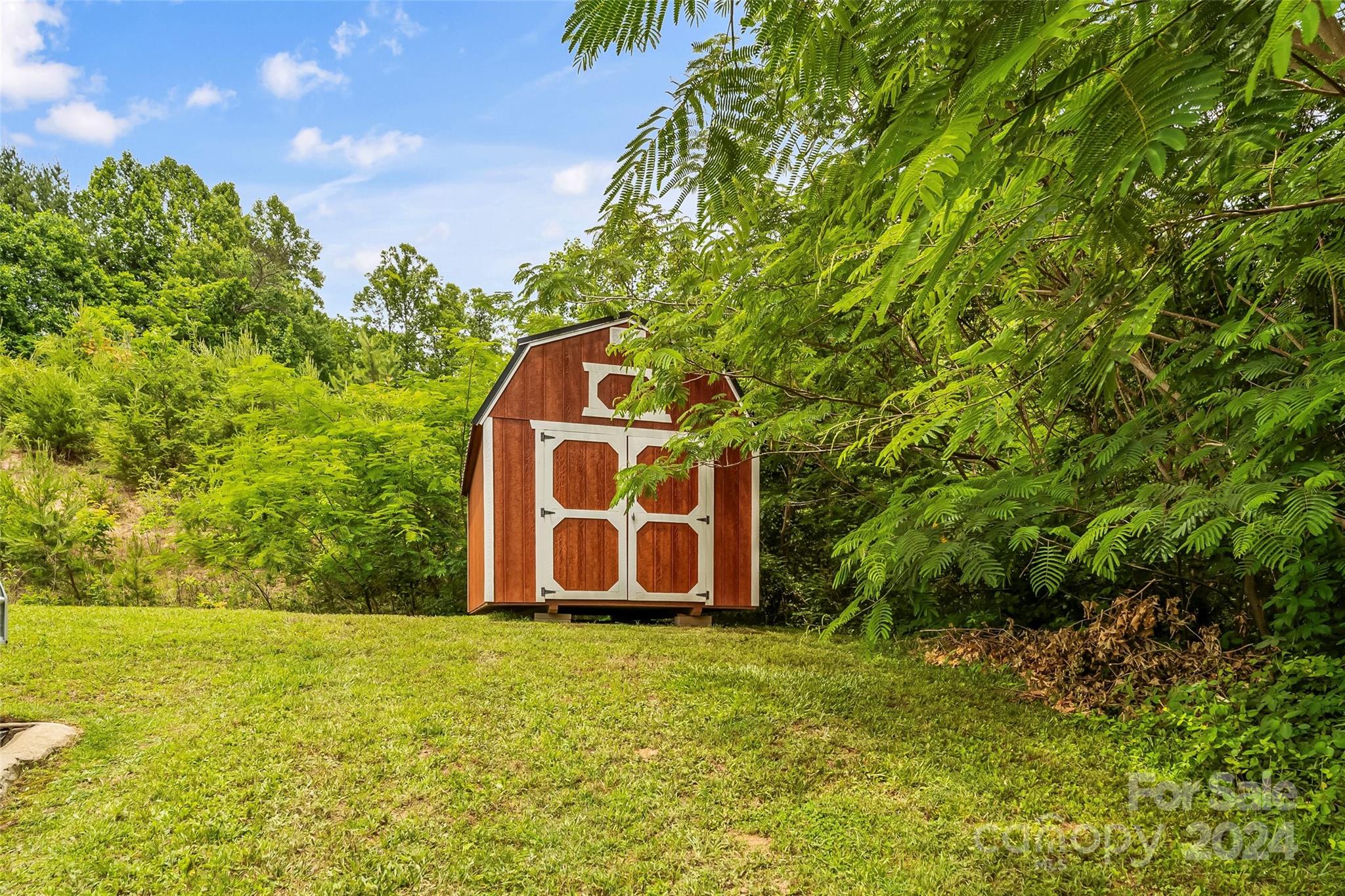 1128 Old Clear Creek Road Marion NC 28752