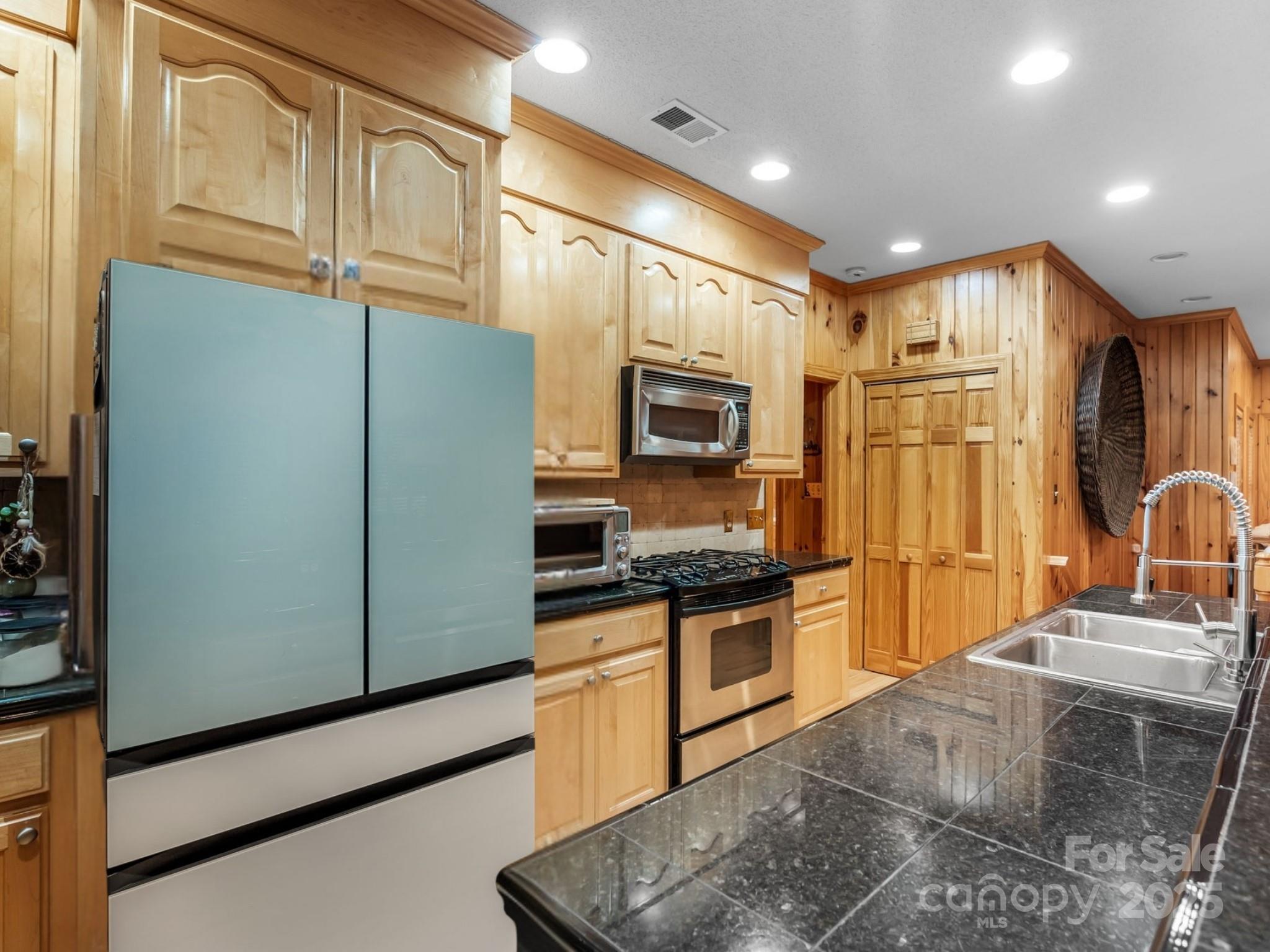 7255 Laurel Hill Drive Newland NC 28657