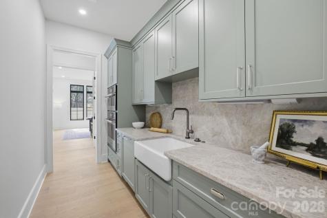 519 Meadowbrook Road Charlotte NC 28211