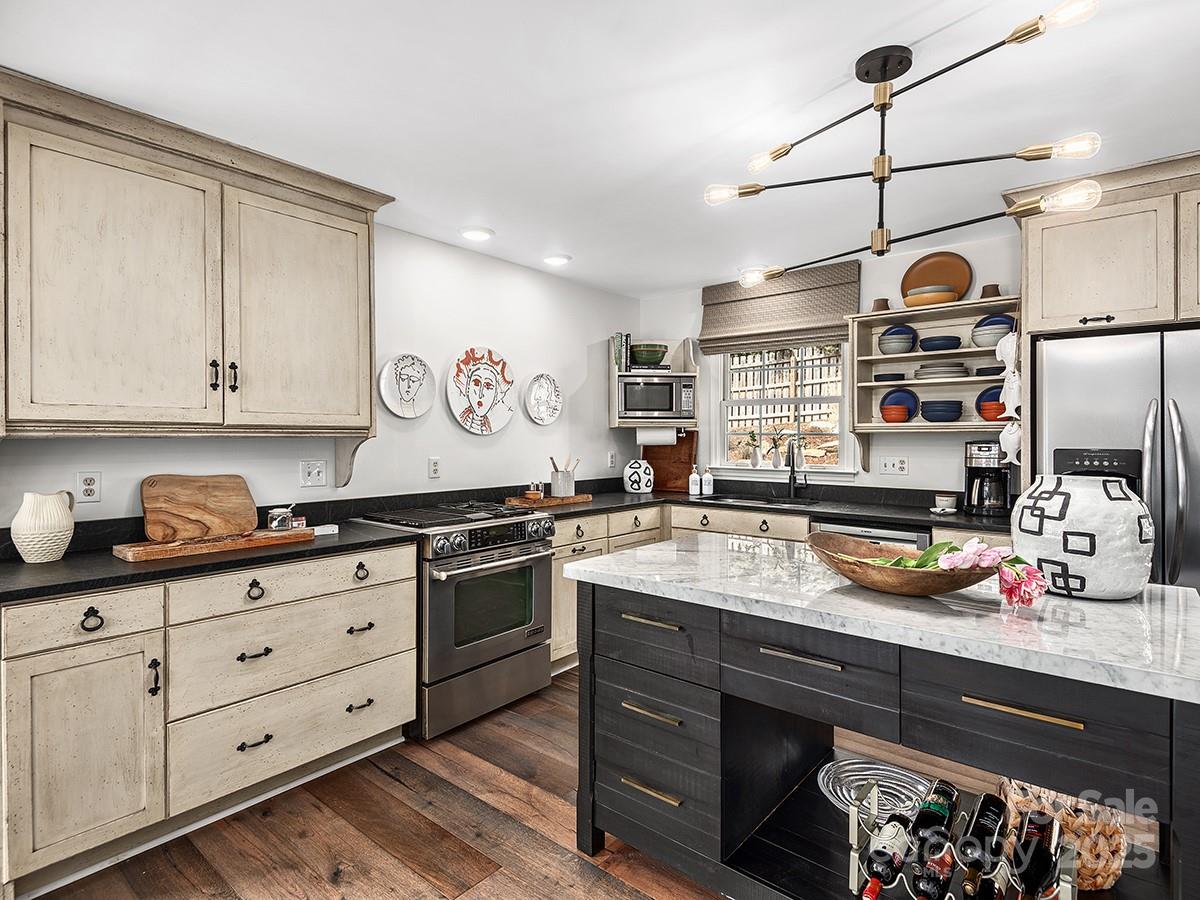 8 Pinecroft Place Asheville NC 28804