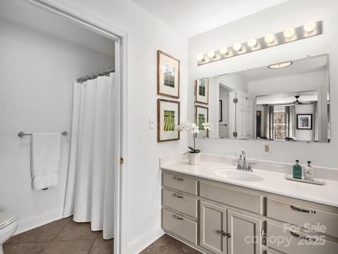 8 Pinecroft Place Asheville NC 28804