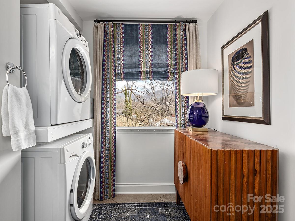 8 Pinecroft Place Asheville NC 28804