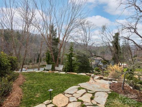 8 Pinecroft Place Asheville NC 28804
