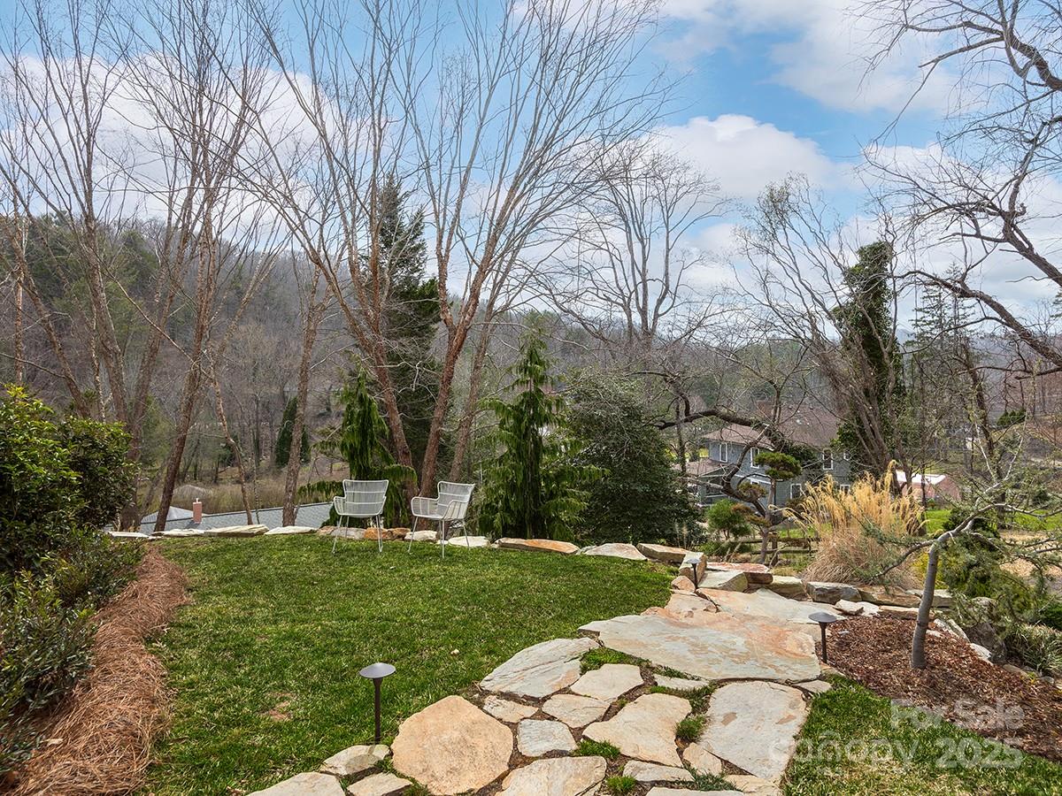 8 Pinecroft Place Asheville NC 28804