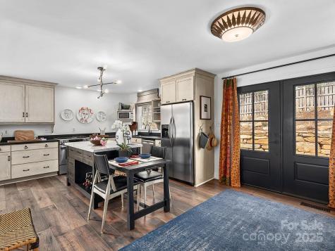 8 Pinecroft Place Asheville NC 28804