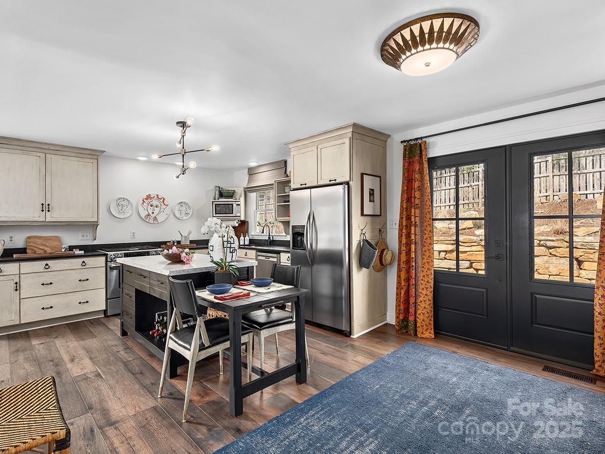 8 Pinecroft Place Asheville NC 28804