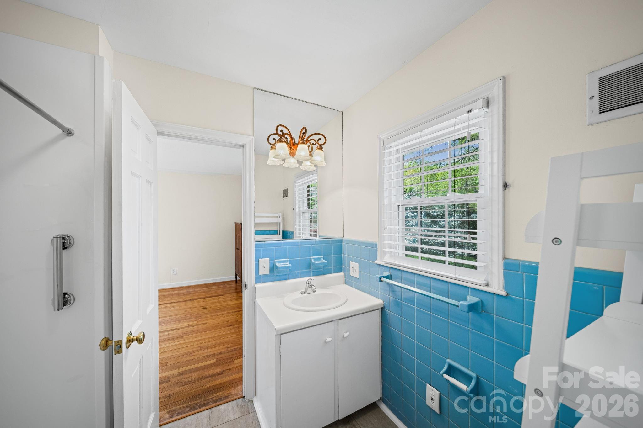 300 W 11th Avenue Gastonia NC 28052