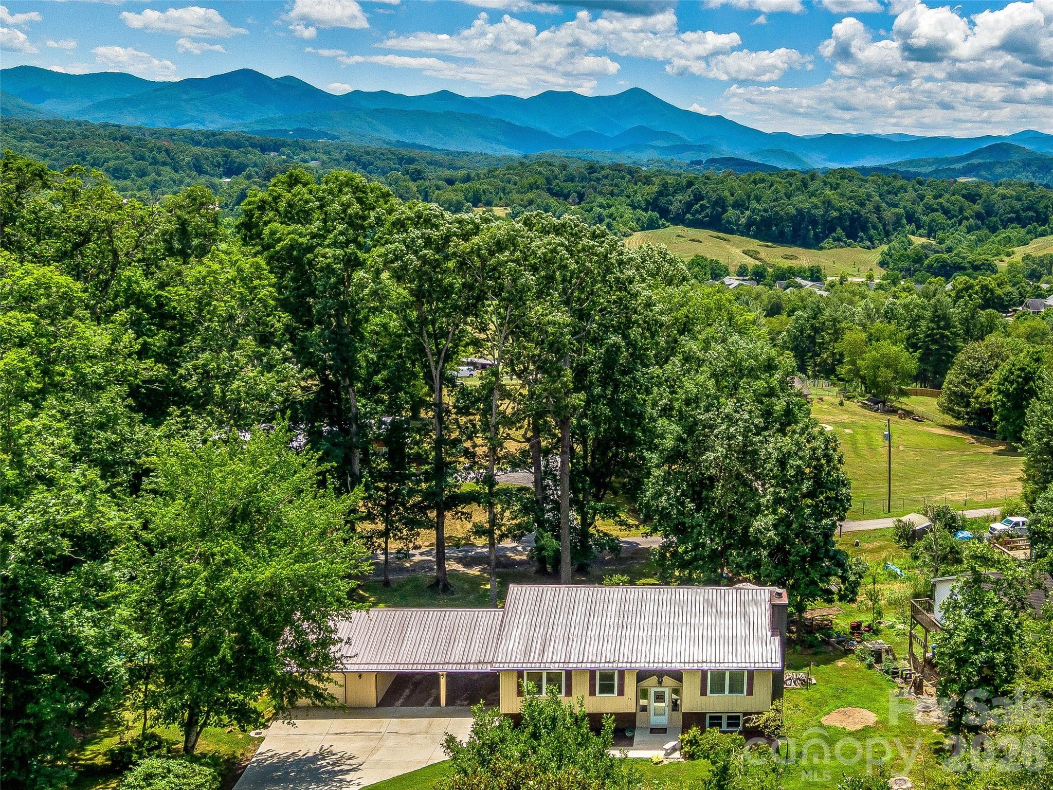 29 Tall Oaks Road Candler NC 28715